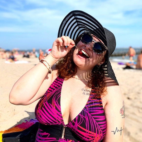 Meet your Posh Ambassador Melanie - Picture 3 of 4